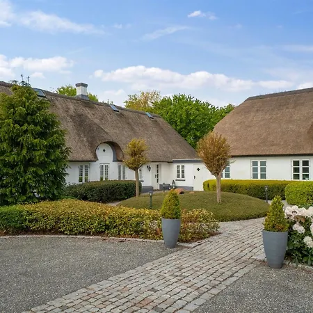 Jolanda By Interhome *